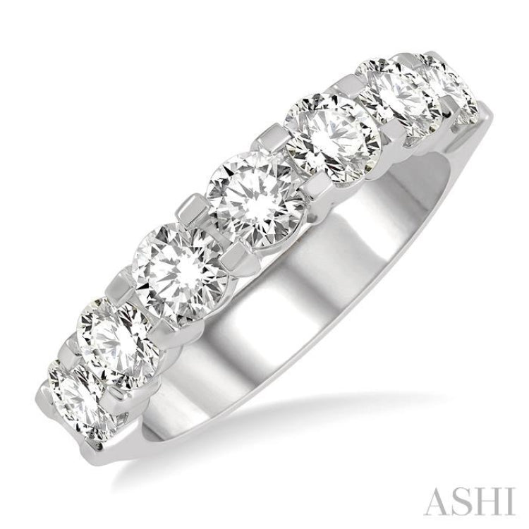 1 1/2 Ctw 7 Stone Round Cut Diamond Wedding Band in 14K White Gold