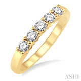 1/2 Ctw Round Cut Diamond Wedding Band in 14K Yellow Gold