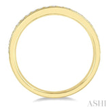 1/4 Ctw Round Cut Diamond Wedding Band in 14K Yellow Gold