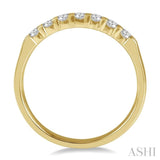 1/3 Ctw 7 Stone Round Cut Diamond Wedding Band in 14K Yellow Gold